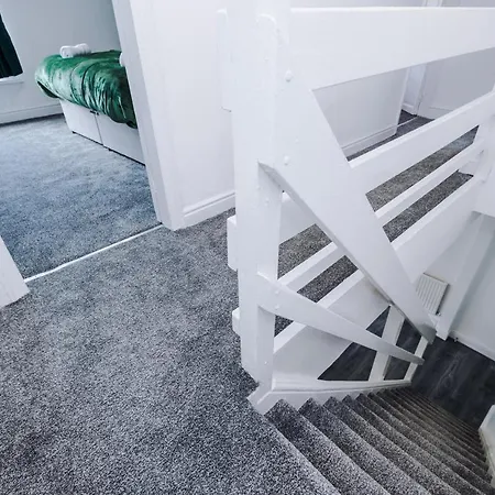 3 Bed House Close To Etihad Stadium - Free Parking 맨체스터
