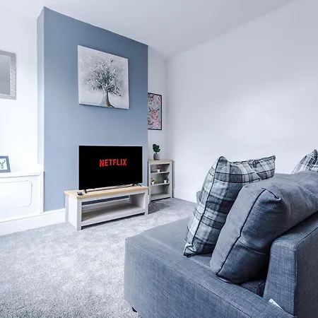 3 Bed House Close To Etihad Stadium - Free Parking Сasa de vacaciones *