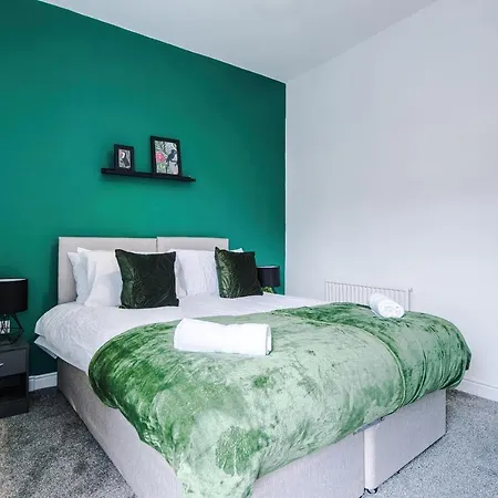Сasa de vacaciones 3 Bed House Close To Etihad Stadium - Free Parking *