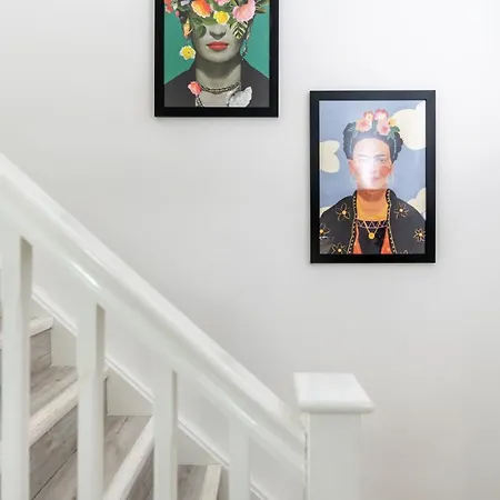 4 Bedroom, 3 Bathroom Walking Distance To Centre Holiday home Manchester