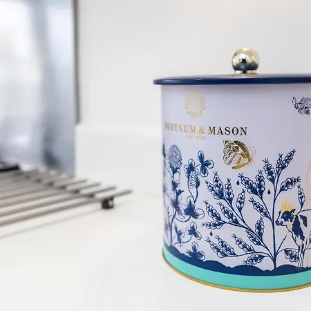 4 Bedroom, 3 Bathroom Walking Distance To Centre