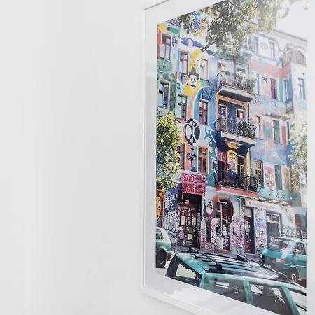 4 Bedroom, 3 Bathroom Walking Distance To Centre Manchester