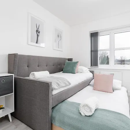 4 Bedroom, 3 Bathroom Walking Distance To Centre Сasa de vacaciones *