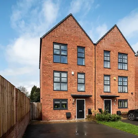 4 Bedroom, 3 Bathroom Walking Distance To Centre Casa de Férias *