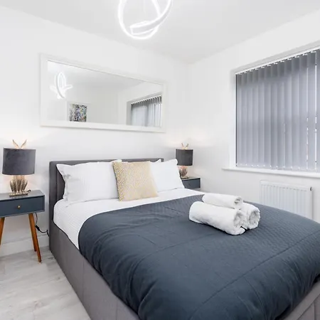 4 Bedroom, 3 Bathroom Walking Distance To Centre Ferienhaus Manchester