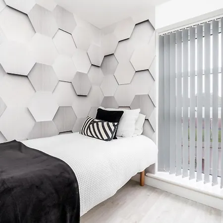 4 Bedroom, 3 Bathroom Walking Distance To Centre Semesterbostad *