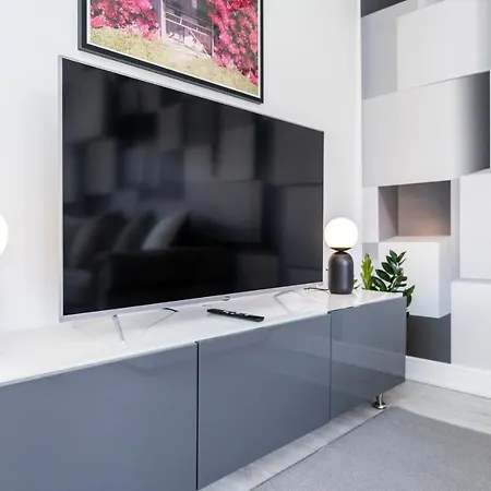 4 Bedroom, 3 Bathroom Walking Distance To Centre Ferienhaus *