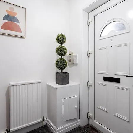 Alford House Apartment *