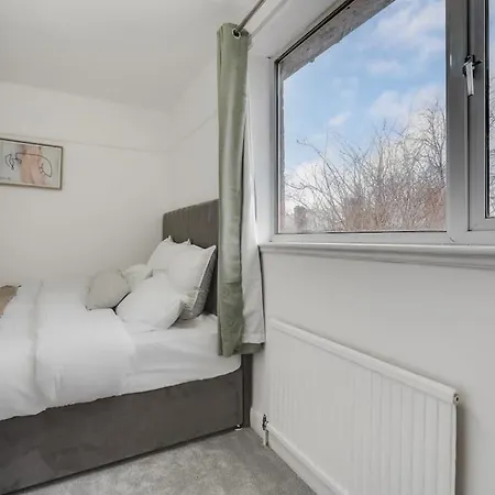 Alford House Apartment *