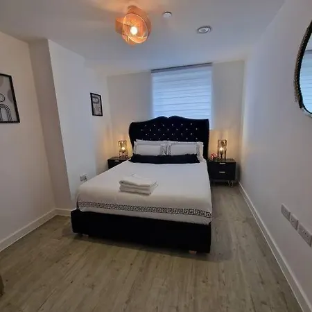 Luxury 2 Bed, 2 Bath - The Quays * Manchester