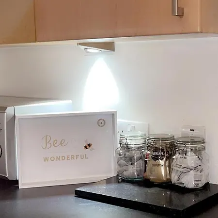 Luxury 1 Bed With Parking *