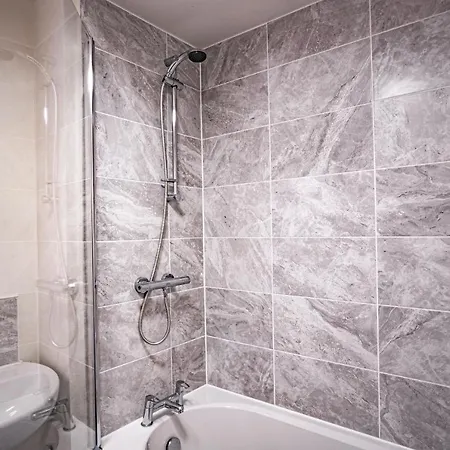 Stunning 2-bed House In With Canal View Holiday home *