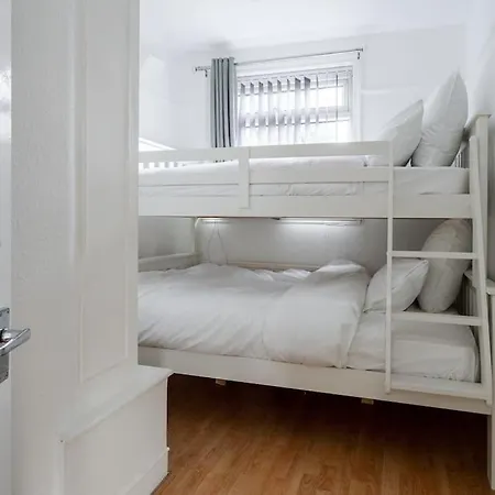 Alford House Apartment *