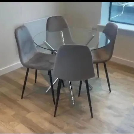 Affordable Two Bedroom Penthouse Close To Centre Old Trafford *