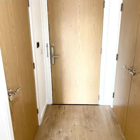 Fresh 2 Bedroom Flat Close To Center Camp Street Apartment