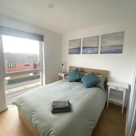 Fresh 2 Bedroom Flat Close To Center Camp Street