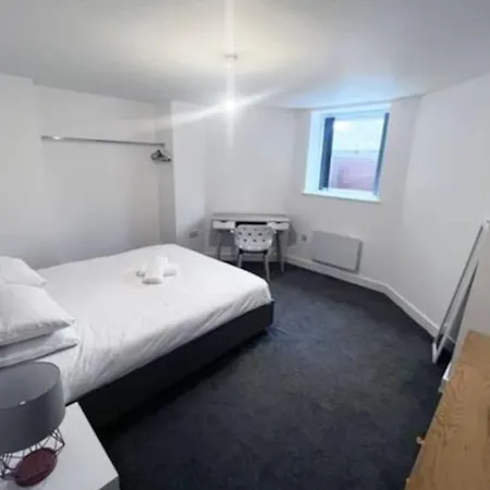 Apartament Lovely 2-br Flat Near Salford Royal