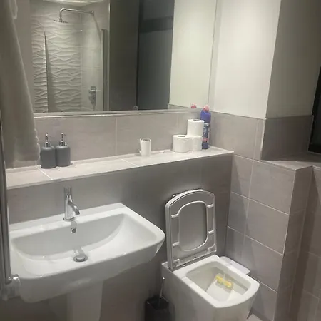 Affordable Two Bedroom Penthouse Close To Centre Old Trafford *