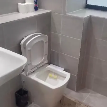 Affordable Two Bedroom Penthouse Close To Centre Old Trafford Apartment *