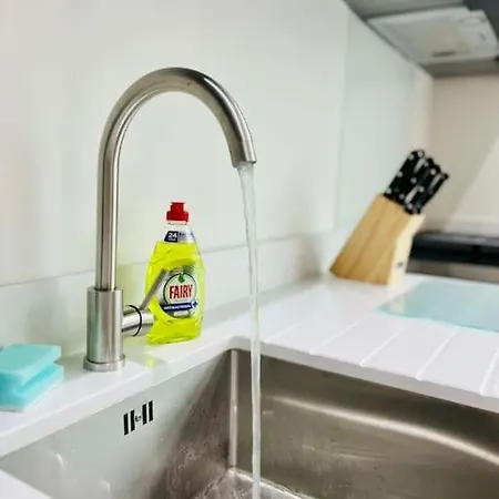 Lovely Studio With Free Parking Included! 아파트 *