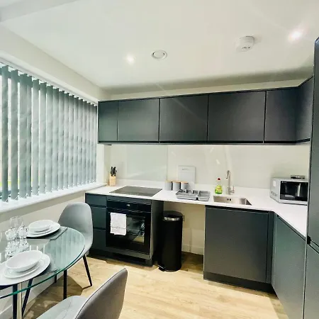 Lovely Studio With Free Parking Included! *
