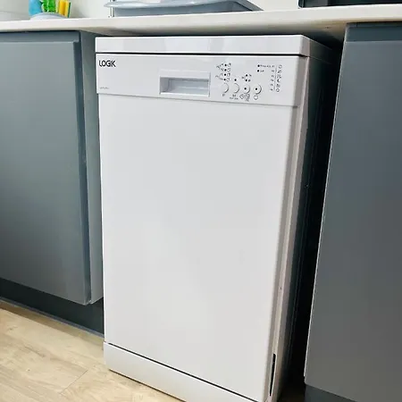 Apartment Fully Equipped One Bedroom Near Old Trafford Stadium!