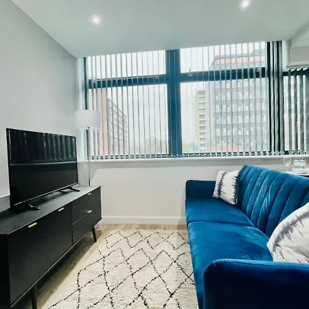아파트 Lovely Studio With Free Parking Included! *