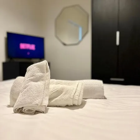 Fully Equipped One Bedroom Near Old Trafford Stadium! * Manchester