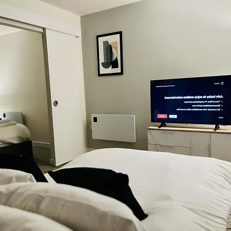 Fully Equipped One Bedroom Near Old Trafford Stadium! Apartment