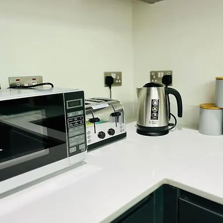 Lovely Studio With Free Parking Included! *