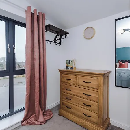 Stunning Mcr House Sleeps 9 펜션