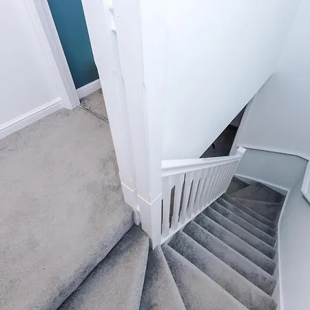 Stunning Mcr House Sleeps 9 *