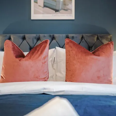 Stunning Mcr House Sleeps 9 펜션