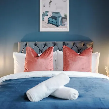 Stunning Mcr House Sleeps 9 *