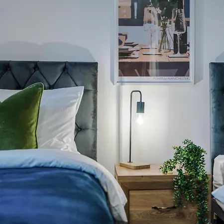 Stunning Mcr House Sleeps 9 *