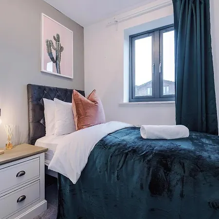 Stunning Mcr House Sleeps 9 펜션