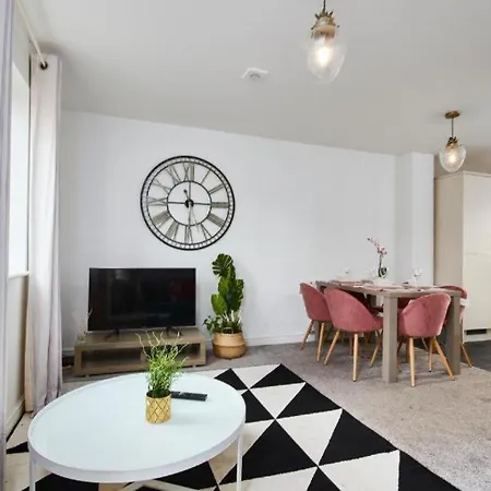 Large 4 Bed House Near Old Trafford - Parking アパート マンチェスター