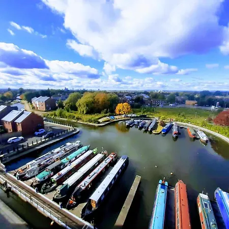 Balcony Marina With Skyline Views - Free Secure Parking Manchester