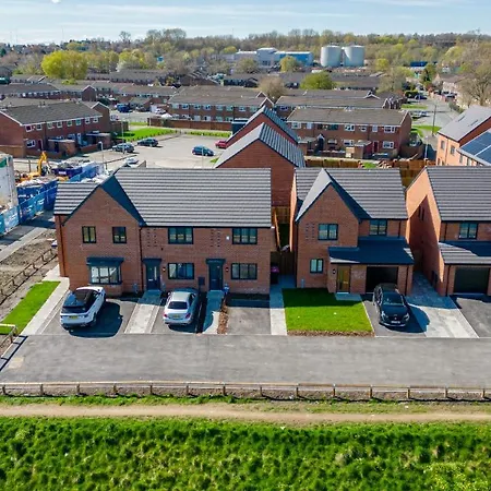 Stunning 2-bed House In With Canal View Holiday home *