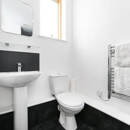 Apartment Spacious 2 Bedroom Penthouse