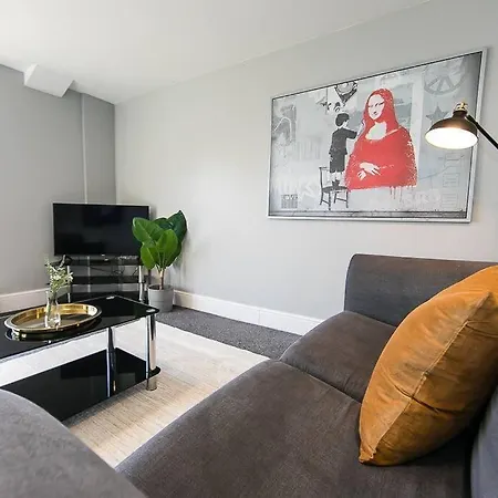 Апартаменты Floor 2 Bedroom Penthouse Манчестер