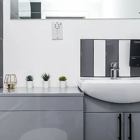 Floor 2 Bedroom Penthouse Apartment *