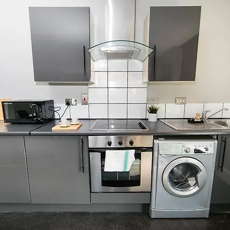Apartment Spacious 2 Bedroom Penthouse *