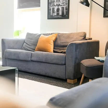 Spacious 2 Bedroom Penthouse Manchester