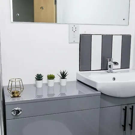 Spacious 2 Bedroom Penthouse * Manchester