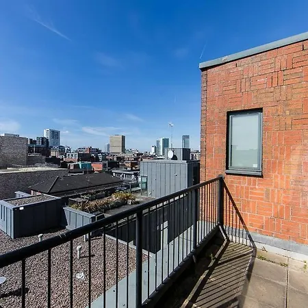 Spacious 2 Bedroom Penthouse