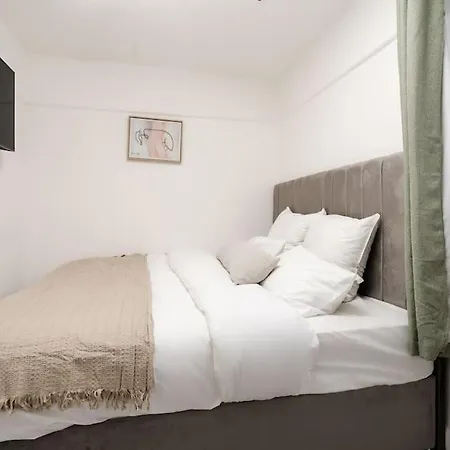 Apartment Alford House