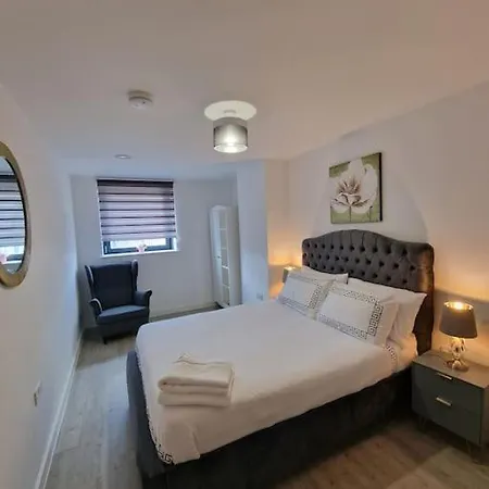 Luxury 2 Bed, 2 Bath - The Quays Apartment Manchester