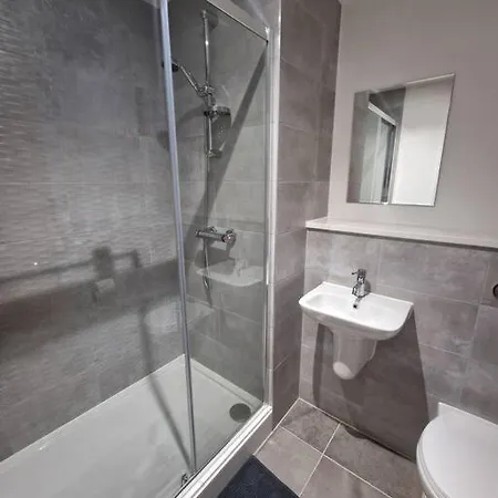 Luxury 2 Bed, 2 Bath - The Quays Apartment Manchester