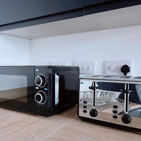 Modern House Πανσιόν